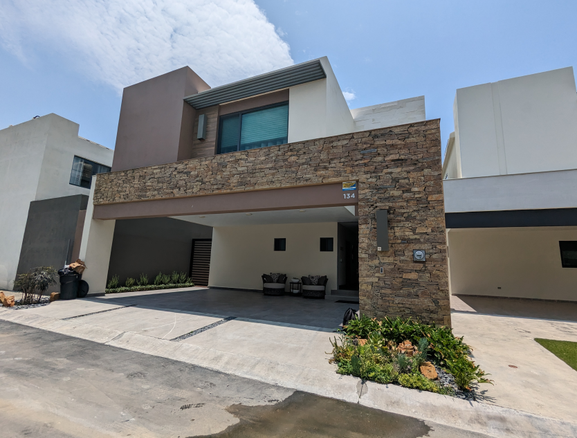 Fontana-Residencial-Casa-en-Venta-Carretera-Nacional-Monterrey-House